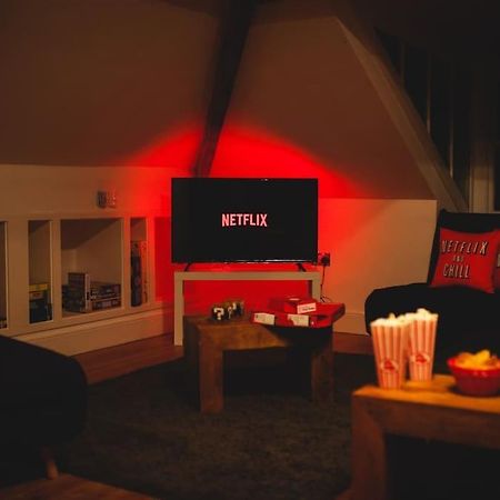ניוקאסל Games And Movies Lounge 7 Bed City Centre Apartment מראה חיצוני תמונה