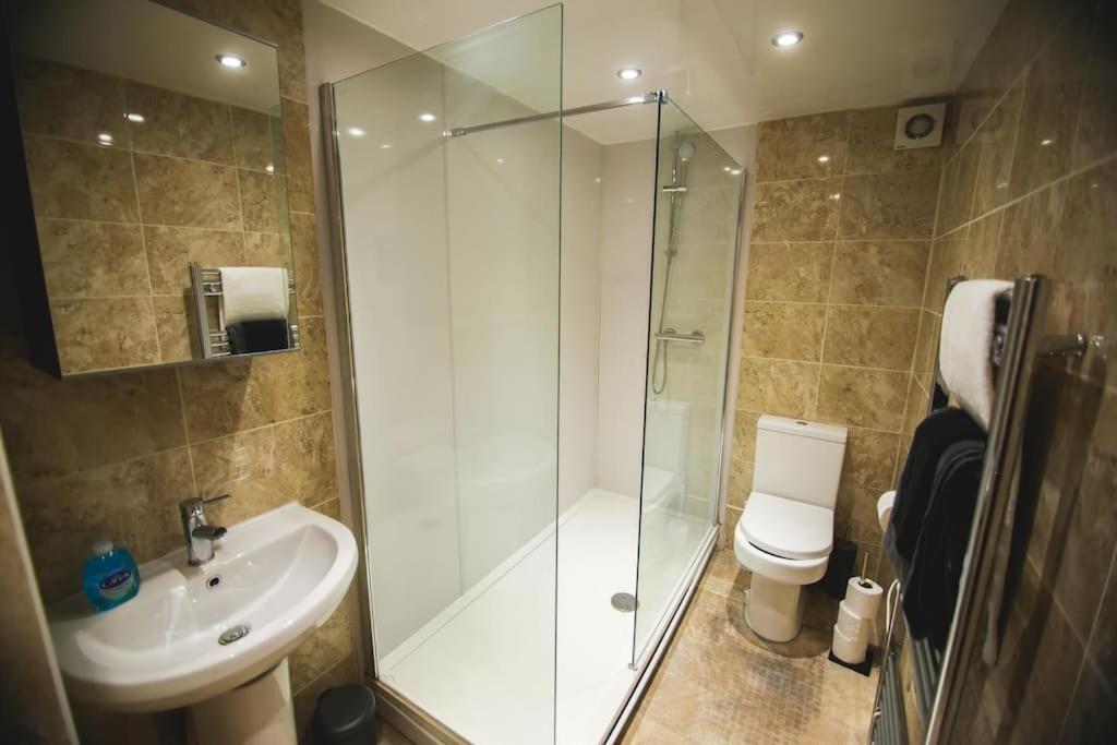 ניוקאסל Games And Movies Lounge 7 Bed City Centre Apartment מראה חיצוני תמונה