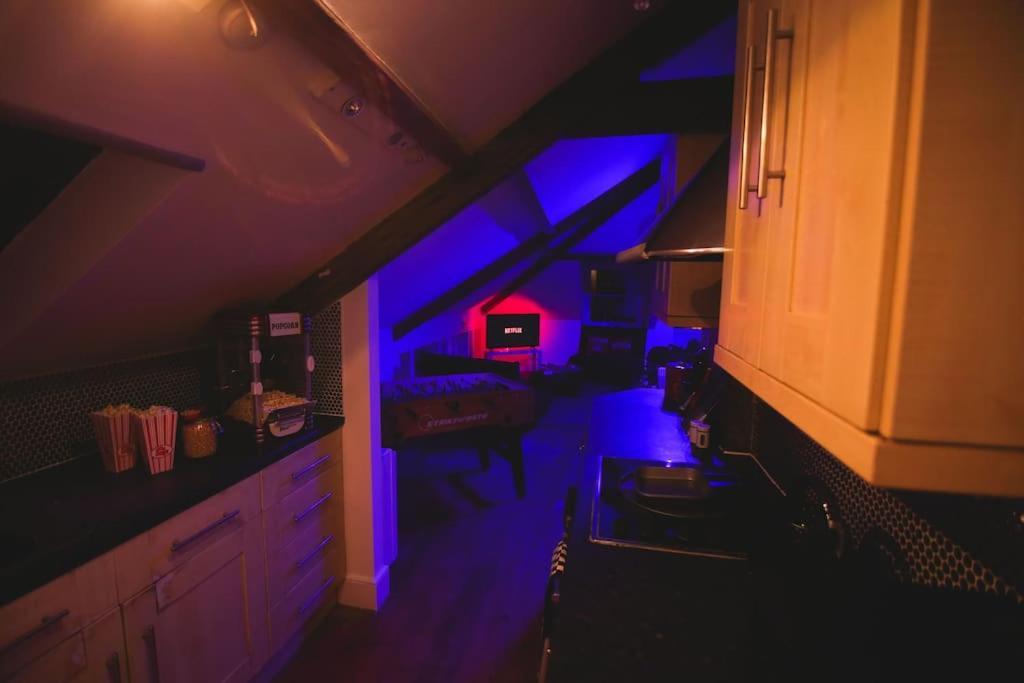ניוקאסל Games And Movies Lounge 7 Bed City Centre Apartment מראה חיצוני תמונה