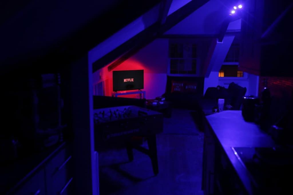 ניוקאסל Games And Movies Lounge 7 Bed City Centre Apartment מראה חיצוני תמונה
