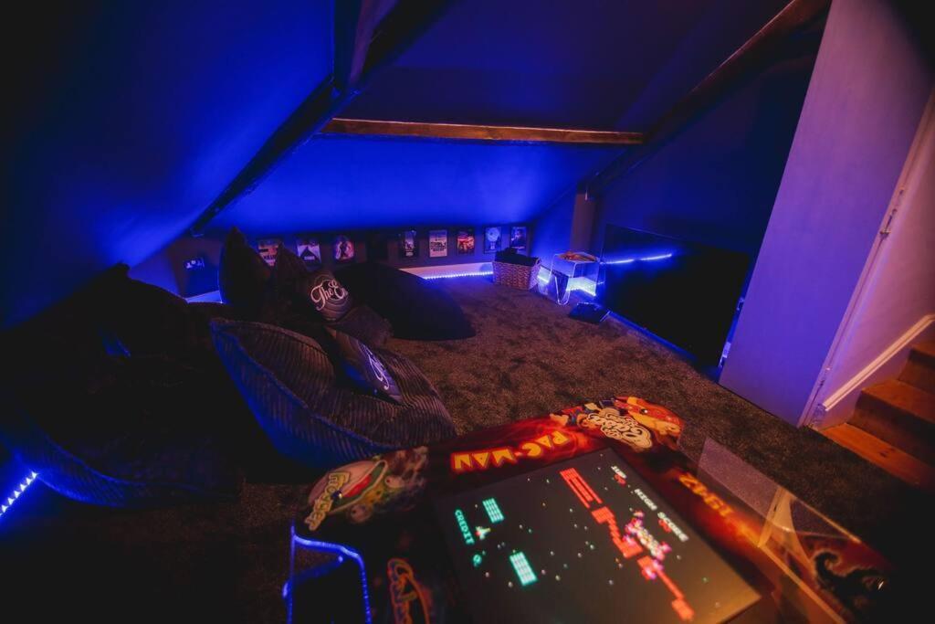 ניוקאסל Games And Movies Lounge 7 Bed City Centre Apartment מראה חיצוני תמונה